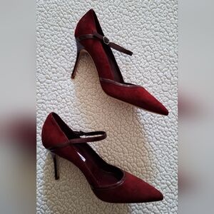 MANOLO BLAHNIK Chiku Haima Burgundy Suede Ankle Strap Pumps EU 41 US 11 Org $845